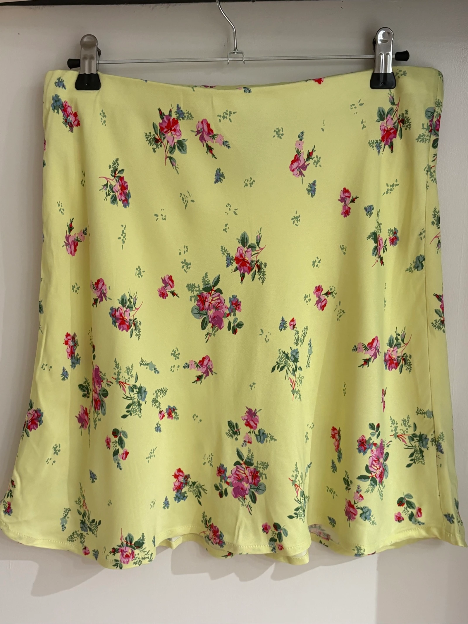 Falda corta floral amarillo pastel Anthropologie - Talla S